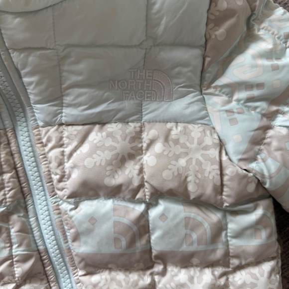 North Face Thermoball Snowsuit - Picture 2 of 3